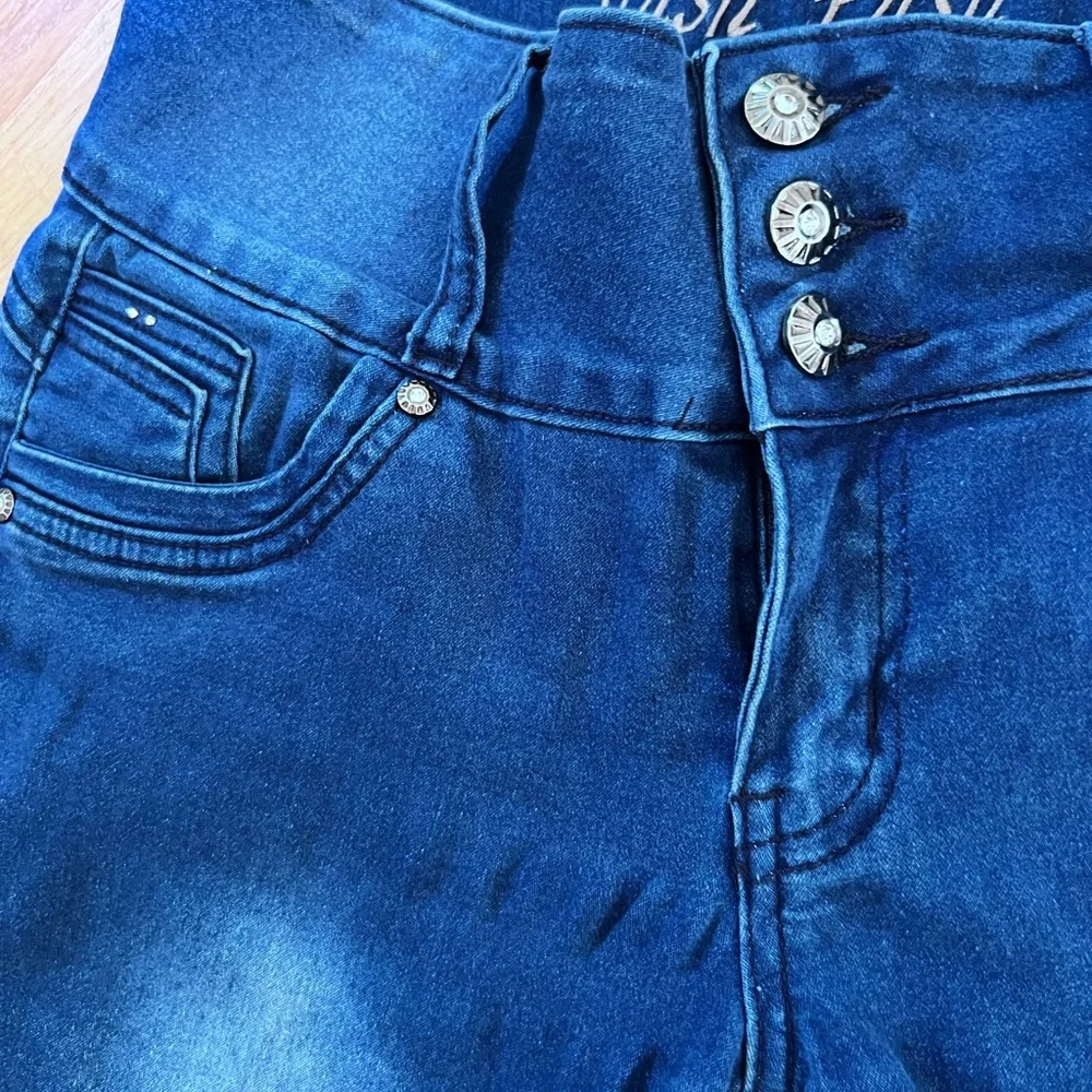 Juniors Ladies Size 7 Tush Push Blue Denim Jeans Crystals Bedazzles  GUC - Picture 4 of 9